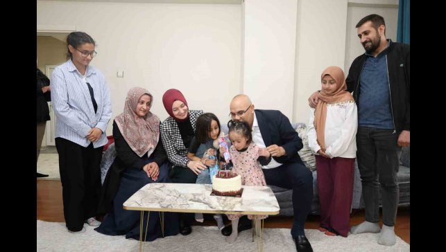 Ağrı Valisi Koç'tan özel gereksinimli Ebrar'a doğum günü sürprizi