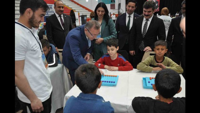 Kars'ta 500 öğrencinin şampiyonluk yarışı