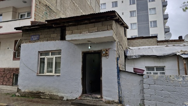 Muş'ta 3 engelli kardeşin yaşadığı ev valilik tarafından onarıldı