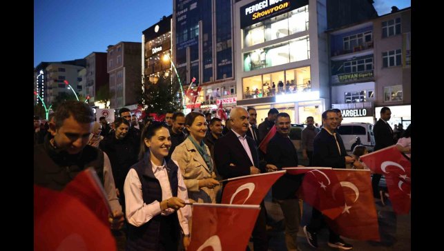 Muş'ta meşaleli gençlik yürüyüşü düzenlendi