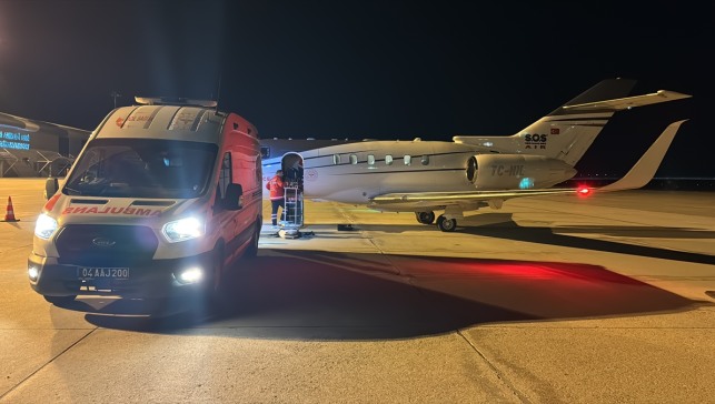 Ağrı'da 2 kalp hastası, ambulans uçakla Ankara ve İstanbul'a sevk edildi
