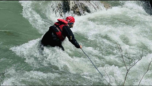Yüksekova'da 8 gün önce derede kaybolan çocuk için arama çalışmaları devam ediyor