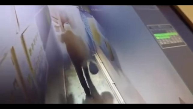 İki farklı motosiklet hırsızlığı, iki farklı kamerada: Birisi çaldı, diğeri kaçtı