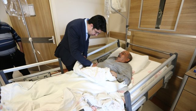 Karslı hasta tek ameliyatta prostat ile mesane ve böbrek taşlarından kurtuldu