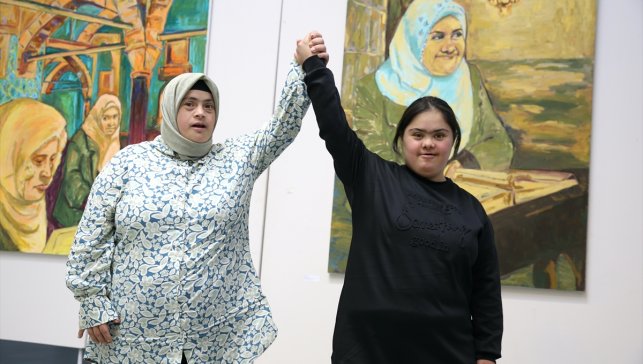 Erzurum'da yetenekli engellilerin resmedildiği sergi farkındalık oluşturdu