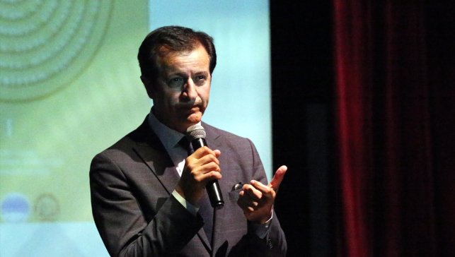 Ardahan Üniversitesi Rektörü Prof. Dr. Emiroğlu'ndan gençlere kariyer tavsiyeleri