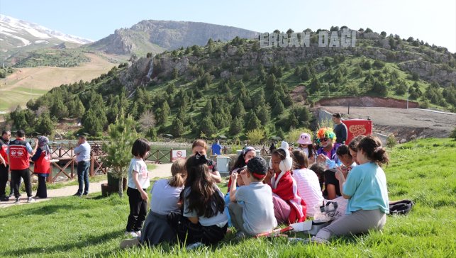 Erzincan'da aileler "Dijital Detoks Kampı" ile teknolojiden uzak 3 gün geçirdi