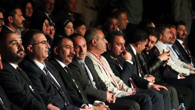 Ardahan'da "Türk Gençlik Şöleni"nde Ali Kınık konser verdi