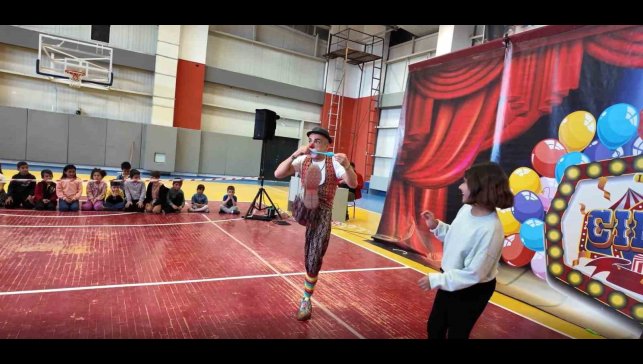 Madagaskar sirki Erciş'te nefes kesti