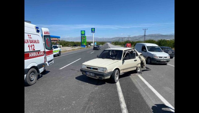 Malatya'da iki otomobil çarpıştı: 4 yaralı