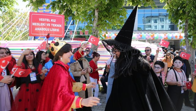 Van'da "22. Akdamar Çocuk ve Gençlik Tiyatroları Şenliği" başladı