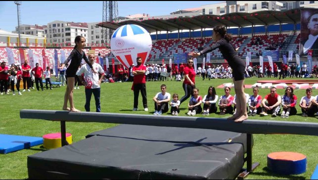 Van'da 19 Mayıs coşkuyla kutlandı