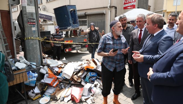 Erzincan Valisi Aydoğdu yangında zarar gören esnafı ziyaret etti