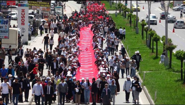 Bitlis'te Gençlik Festivali ve Kitap Fuarı başladı
