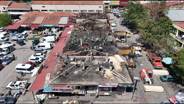 Erzincan'da Buğday Meydanın'da ki Yangın Zararlarının Giderilmesi İçin Çalışmalar Sürüyor