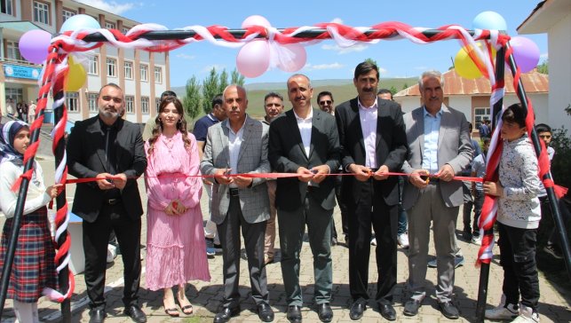 Solhan'da Dilektepe Ortaokulunda yıl sonu sanat sergisi düzenlendi