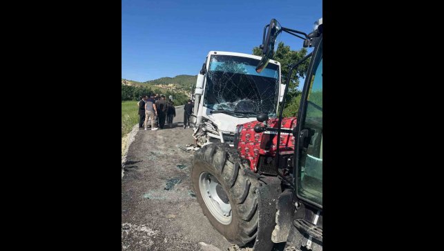 Tunceli'de öğrenci servisi kaza yaptı: 8 öğrenci yaralandı