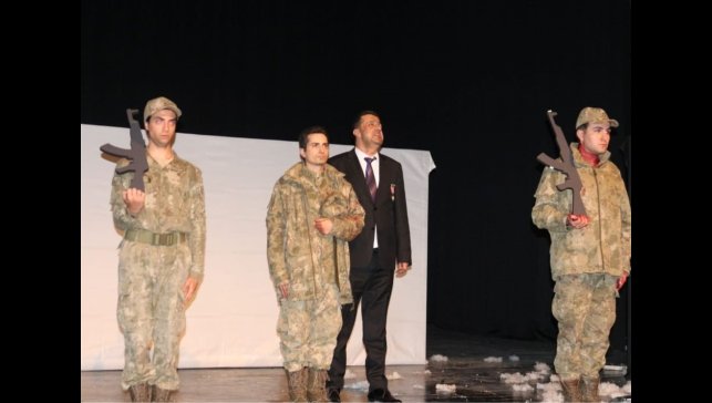 Gazi Yalçın Yedek'in hayatı sahnede yoğun ilgi gördü