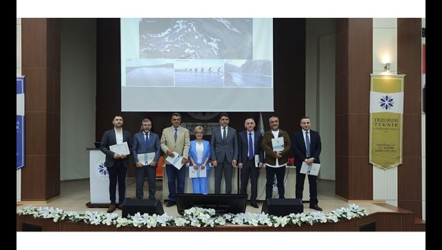 ETÜ'de "Erzurum şehrinin kültürel gelişim sürecinde önemli kurumlar" paneli ve "Arkeolojik kazılar sergisi" düzenlendi