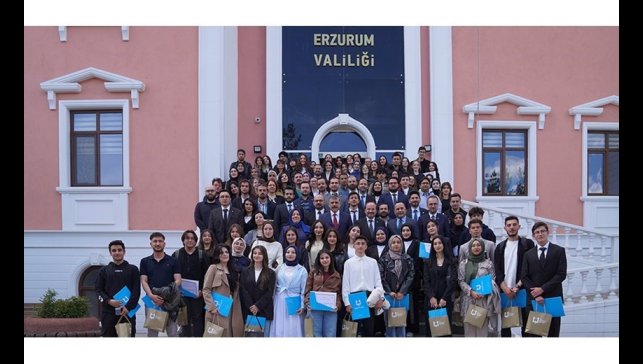 Vali Çiftçi'den Palandöken Ekonomi Forumu'nda görev alan ETÜ'lülere jest