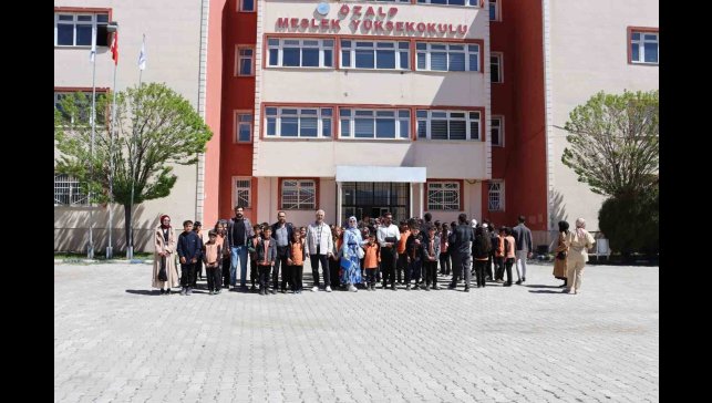 İlk ve ortaokul öğrencilerinden meslek yüksekokuluna ziyareti