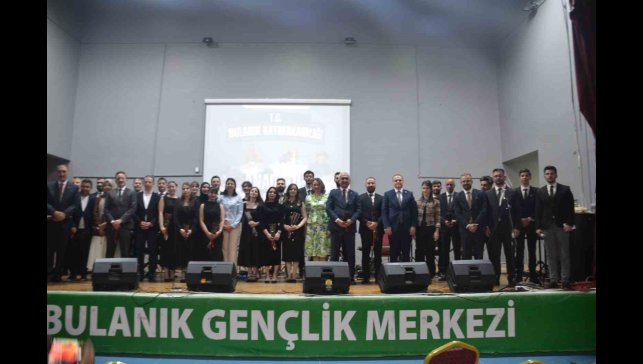 Bulanık'ta 'Anadolu Türküleri Halk Konseri'ne yoğun ilgi