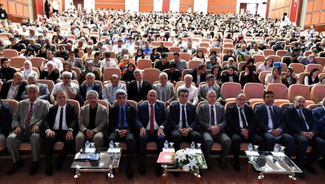 Malatya'da 3. Uluslararası İmam Hatip Öğrencileri Sempozyumu düzenlendi