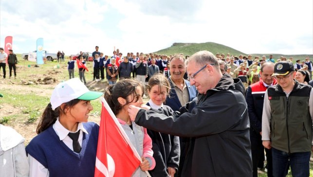Kars'ta "Her İlçeye Örnek Meyve Bahçesi" kurulması çalışmaları sürüyor