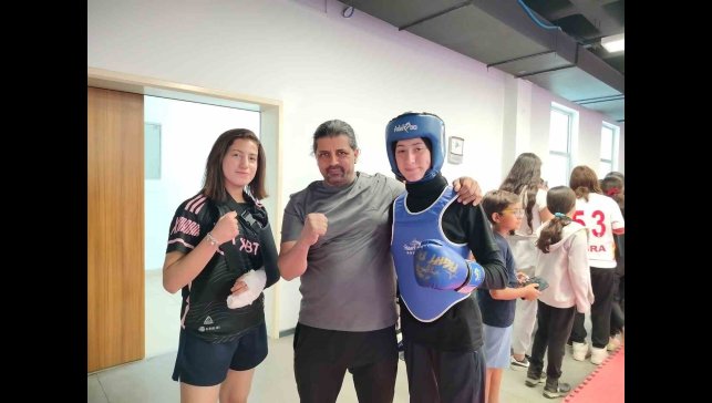 Elazığlı sporcular madalyaları topladı