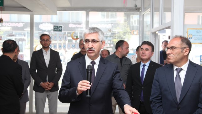 Milli Eğitim Bakan Yardımcısı Yılmaz, Bitlis'te TÜBİTAK 4006 Bilim Fuarı'nın açılışına katıldı