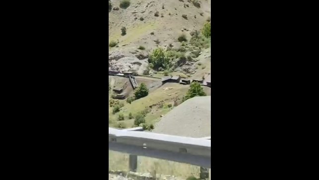 Elazığ'da zemin kaydı: Bakır cevheri taşıyan vagonlar devrildi