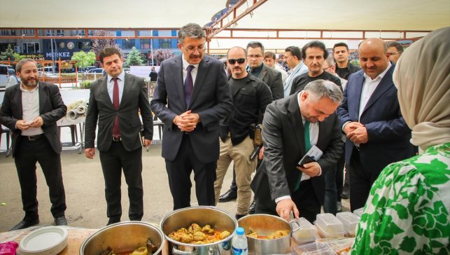 Hakkari'de cami inşaatına destek için "hayır çarşısı" etkinliği düzenlendi