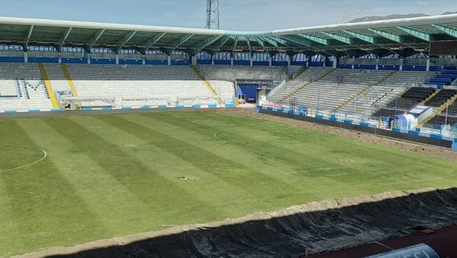 Kazım Karabekir Stadı'nın zemini hibrit çime dönüştürülüyor