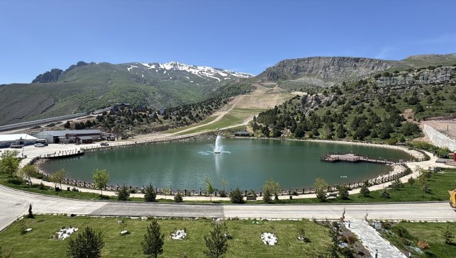 Erzincan'daki kayak merkezinin konaklama sorununu çözecek tesiste çalışmalar sürüyor