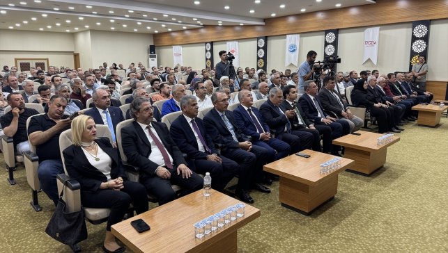 Elazığ'da sığır yetiştiricilerine hibe destekle antimastitör cihazı verildi