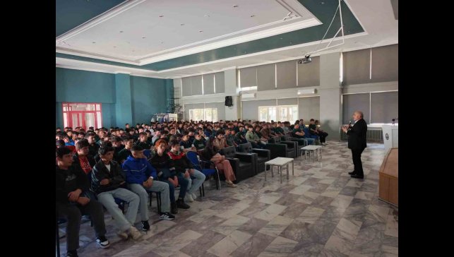 Liseli gençlere yönelik 'Aile ve Mahremiyet' semineri gerçekleştirildi