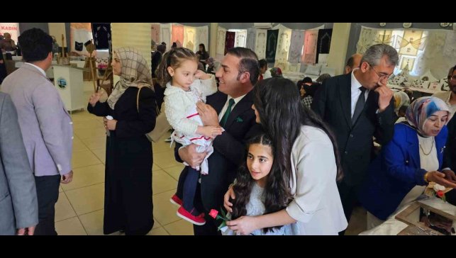 Adilcevaz'da yılsonu sergisi büyük ilgi gördü