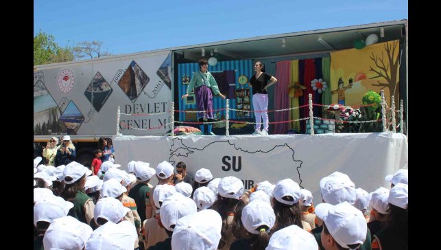 Su tasarrufunu tiyatro ile öğreniyorlar