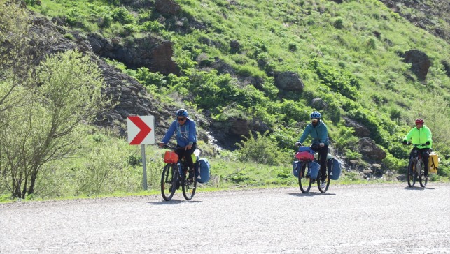 İranlı bisiklet tutkunlarının Karadeniz'i görmek için sınırları aşan macerası