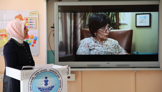 Van'da "Maarif Modeli Ebeveyn Okulu" ilk mezunlarını verdi