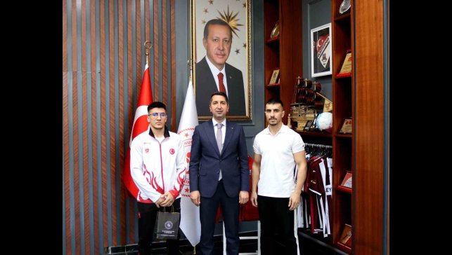 Omzundaki sakatlık yıldırmadı, Türkiye 3.'sü oldu