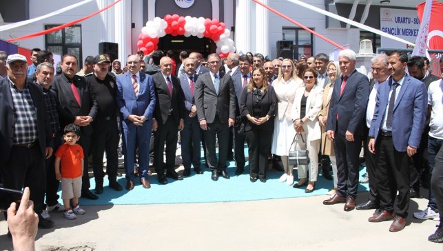 Van'da yapımı tamamlanan 4 gençlik merkezi hizmete açıldı