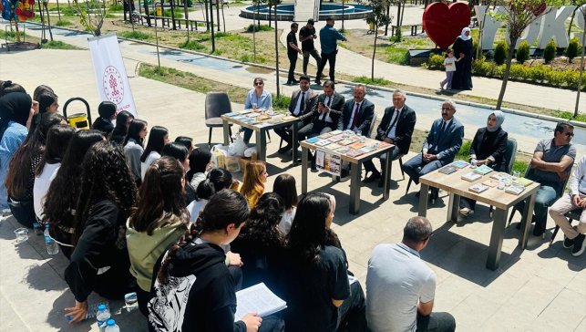 Yüksekova'da kitap okuma etkinliği düzenlendi