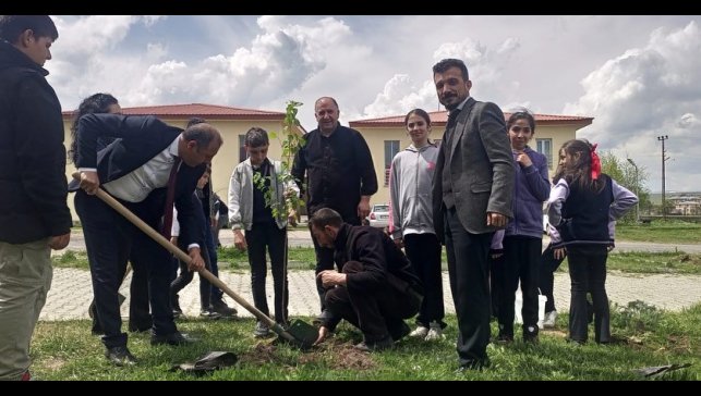 Fidan dikim etkinliğine Çıldır YBO da katıldı