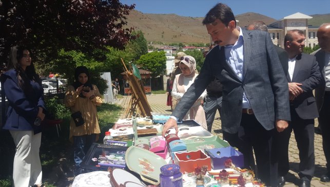 Bingöl'de kadınların hazırladığı el sanatları sergisi açıldı