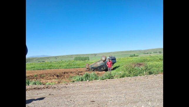 Akyaka'da otomobil takla attı: 1 yaralı