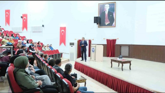 Erzincan'da gıda üzerine seminer düzenledi