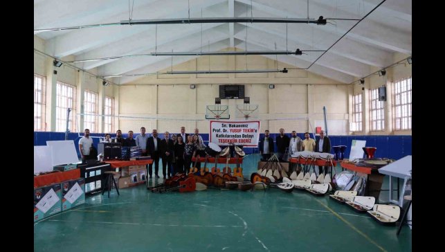 Bakan Tekin'den Oltu'daki okullara malzeme desteği