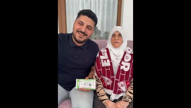 Elazığspor taraftarı Muhsine nine, taraftarlara 350 bilet dağıtacak