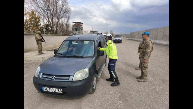 Ağrı'da trafik denetimlerinde 75 sürücüye ceza, 27 araç men edildi